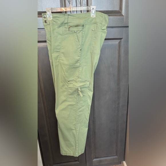 CAbi Green Cargo Pants - Picture 1 of 4